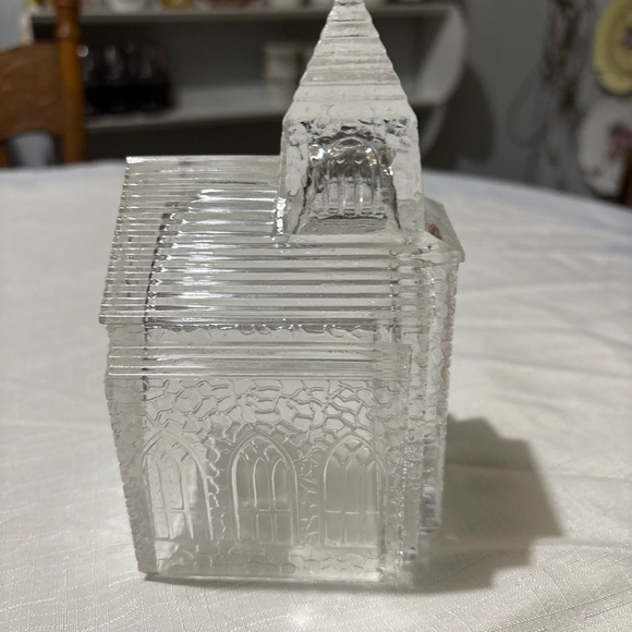 Vintage Avon Crystal Church Figurine with Stained Glass Accent - Picture 6 of 9